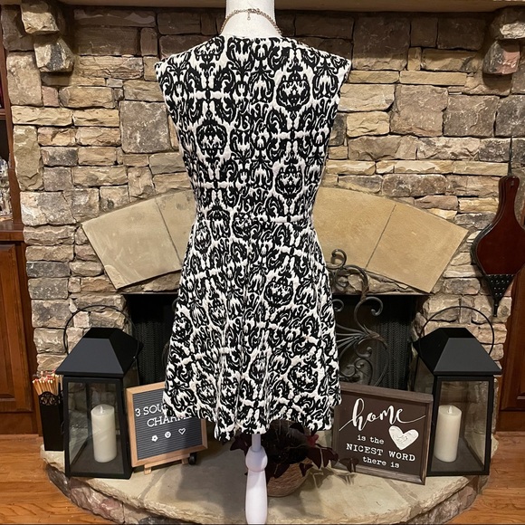 Gianni Bini Black White Damask Sleeveless Dress - Picture 7 of 10